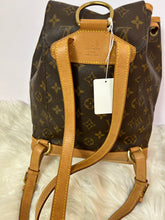 Load image into Gallery viewer, LOUIS VUITTON Montsouris MM Backpack
