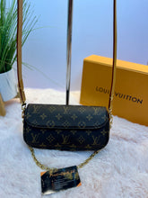 Load image into Gallery viewer, LOUIS VUITTON
Monogram Canvas Ivy Bag