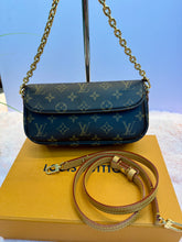 Load image into Gallery viewer, LOUIS VUITTON
Monogram Canvas Ivy Bag