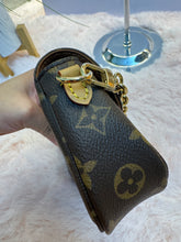 Load image into Gallery viewer, LOUIS VUITTON
Monogram Canvas Ivy Bag