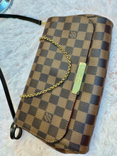 Load image into Gallery viewer, LOUIS VUITTON
Damier Canvas Favorite MM Bag with Long strap removable