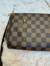 Load image into Gallery viewer, LOUIS VUITTON
Damier Canvas Favorite MM Bag with Long strap removable