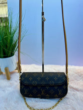 Load image into Gallery viewer, LOUIS VUITTON
Monogram Canvas Ivy Bag