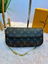 Load image into Gallery viewer, LOUIS VUITTON
Monogram Canvas Ivy Bag