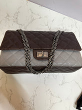 Load image into Gallery viewer, CHANEL Caviar Iridescent Re-Issue 226 Limited Edition