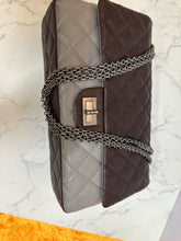 Load image into Gallery viewer, CHANEL Caviar Iridescent Re-Issue 226 Limited Edition