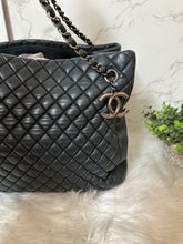 Load image into Gallery viewer, CHANEL Bubble Quilted Tote MM