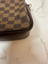 Load image into Gallery viewer, louis vuitton damier ebene pochette - 3