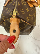 Load image into Gallery viewer, LOUIS VUITTON Monogram Speedy 30