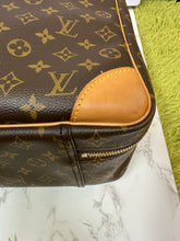 Load image into Gallery viewer, LOUIS VUITTON Monogram Sirius 45