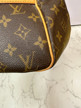 Load image into Gallery viewer, LOUIS VUITTON Monogram Canvas Carryall Bag