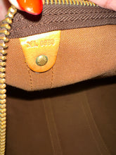 Load image into Gallery viewer, LOUIS VUITTON Keepall 45 Bandouliere
