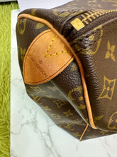 Load image into Gallery viewer, LOUIS VUITTON Monogram Keepall 50