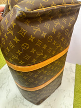 Load image into Gallery viewer, LOUIS VUITTON Monogram Keepall 50