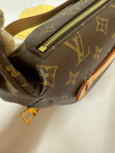 Load image into Gallery viewer, LOUIS VUITTON Monogram Canvas Bumbag