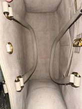 Load image into Gallery viewer, LOUIS VUITTON Empreinte On-The-Go MM Cream/Dove