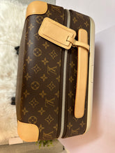 Load image into Gallery viewer, LOUIS VUITTON Monogram Horizon 55