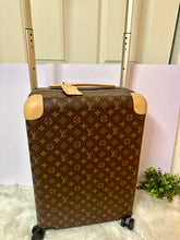 Load image into Gallery viewer, LOUIS VUITTON Monogram Horizon 55