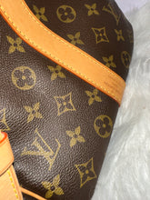 Load image into Gallery viewer, LOUIS VUITTON Monogram Keepall 50 Bandoulière