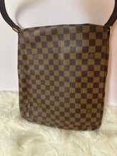 Load image into Gallery viewer, LOUIS VUITTON Damier Ebene Musette Salsa
