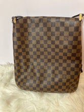 Load image into Gallery viewer, LOUIS VUITTON Damier Ebene Musette Salsa