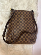 Load image into Gallery viewer, LOUIS VUITTON Damier Ebene Musette Salsa
