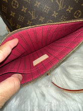 Load image into Gallery viewer, LOUIS VUITTON Neverfull MM Burgundy Interior
