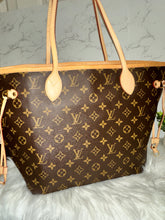 Load image into Gallery viewer, LOUIS VUITTON Neverfull MM Burgundy Interior
