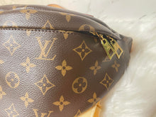 Load image into Gallery viewer, LOUIS VUITTON Bumbag Monogram Canvas