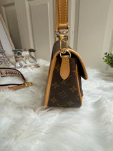 Load image into Gallery viewer, Louis Vuitton Diane