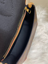 Load image into Gallery viewer, Louis Vuitton Diane