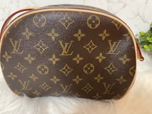 Load image into Gallery viewer, LOUIS VUITTON Monogram Canvas Blois