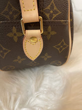 Load image into Gallery viewer, LOUIS VUITTON Monogram Canvas Blois