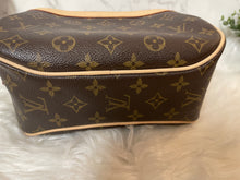 Load image into Gallery viewer, LOUIS VUITTON Monogram Canvas Blois