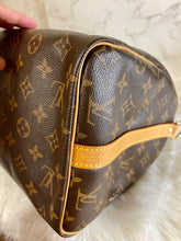 Load image into Gallery viewer, LOUIS VUITTON Monogram Canvas Speedy Bandouliere 30