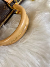 Load image into Gallery viewer, LOUIS VUITTON Monogram Canvas Speedy Bandouliere 30
