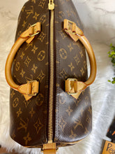 Load image into Gallery viewer, LOUIS VUITTON Monogram Canvas Speedy Bandouliere 30
