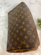 Load image into Gallery viewer, LOUIS VUITTON Monogram Canvas Speedy 30