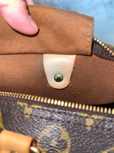 Load image into Gallery viewer, LOUIS VUITTON Monogram Canvas Speedy 30