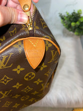 Load image into Gallery viewer, LOUIS VUITTON Monogram Canvas Speedy 30