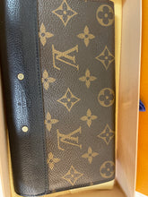 Load image into Gallery viewer, LOUIS VUITTON Pallas Wallet