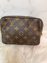 Load image into Gallery viewer, LOUIS VUITTON Monogram Trousse Toilette 18