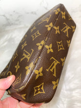Load image into Gallery viewer, LOUIS VUITTON Monogram Trousse Toilette 18