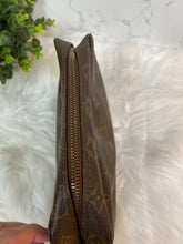 Load image into Gallery viewer, LOUIS VUITTON Monogram Trousse Toilette 23