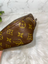 Load image into Gallery viewer, LOUIS VUITTON Monogram Trousse Toilette 23