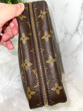 Load image into Gallery viewer, LOUIS VUITTON Monogram Trousse Toilette 18