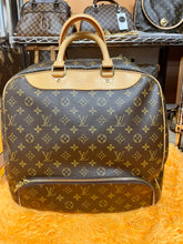 Load image into Gallery viewer, LOUIS VUITTON Evasion 45 Monogram Travel Bag