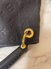 Load image into Gallery viewer, LOUIS VUITTON Empreinte Artsy MM Navy