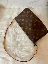 Load image into Gallery viewer, LOUIS VUITTON Pochette Accessoires Monogram (BRAND NEW 2022)