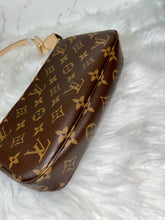 Load image into Gallery viewer, LOUIS VUITTON Pochette Accessoires Monogram (BRAND NEW 2022)